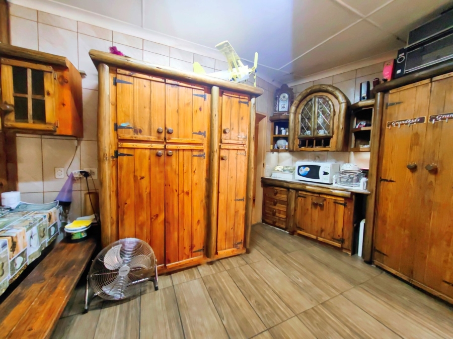 8 Bedroom Property for Sale in Potchefstroom Rural North West